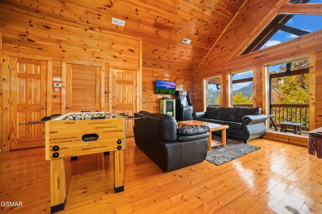 1447 Eagle Cloud Way, Sevierville, TN 37862