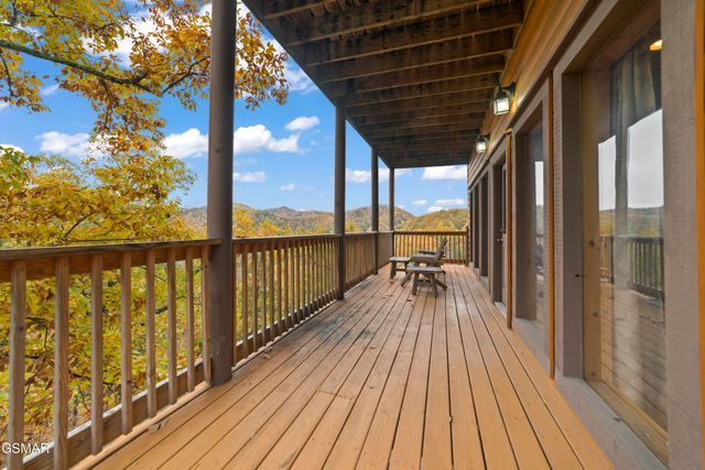 1447 Eagle Cloud Way, Sevierville, TN 37862