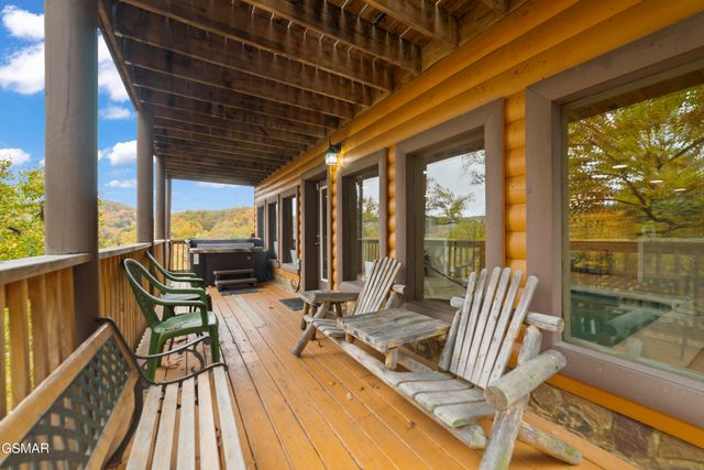 1447 Eagle Cloud Way, Sevierville, TN 37862