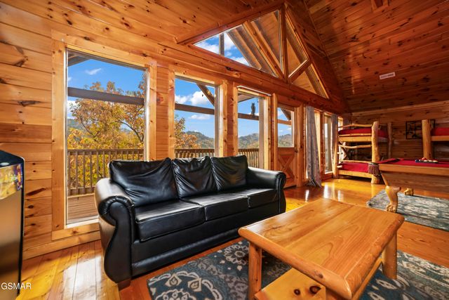 1447 Eagle Cloud Way, Sevierville, TN 37862