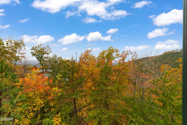 1447 Eagle Cloud Way, Sevierville, TN 37862