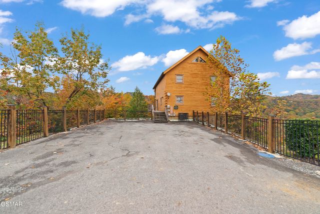 1447 Eagle Cloud Way, Sevierville, TN 37862