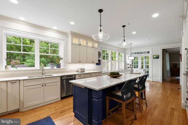 7032 WILSON LN, Bethesda, MD 20817