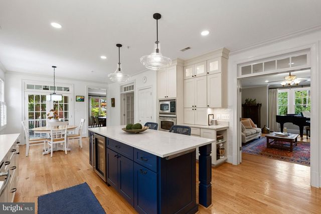7032 WILSON LN, Bethesda, MD 20817