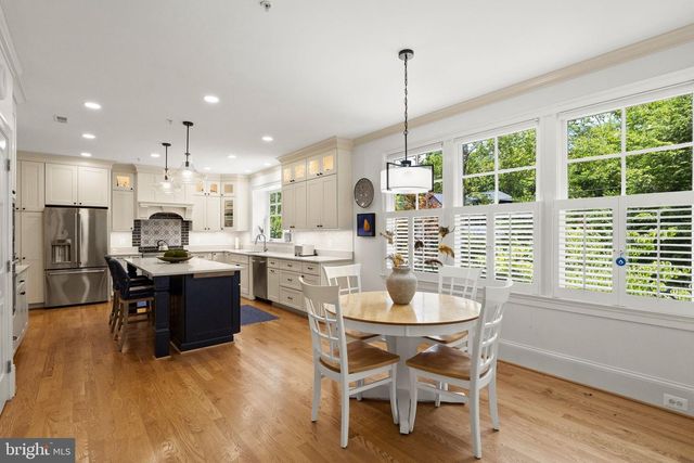 7032 WILSON LN, Bethesda, MD 20817