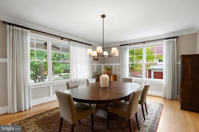7032 WILSON LN, Bethesda, MD 20817