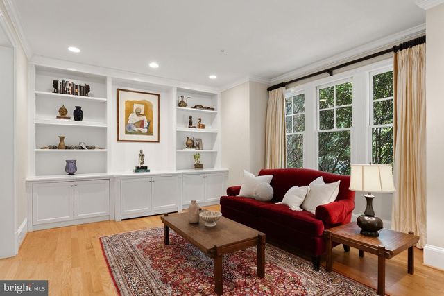 7032 WILSON LN, Bethesda, MD 20817