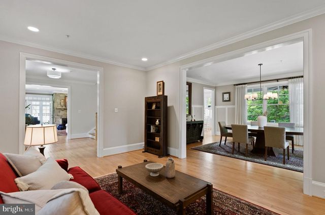 7032 WILSON LN, Bethesda, MD 20817