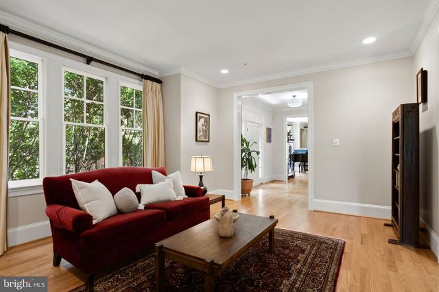 7032 WILSON LN, Bethesda, MD 20817