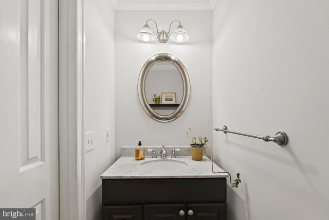 7032 WILSON LN, Bethesda, MD 20817
