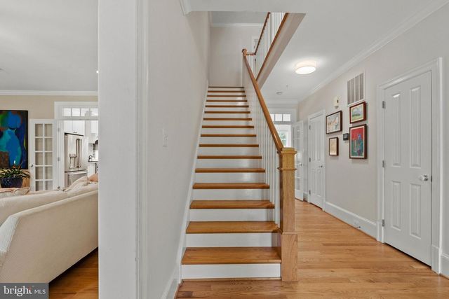 7032 WILSON LN, Bethesda, MD 20817