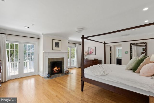 7032 WILSON LN, Bethesda, MD 20817