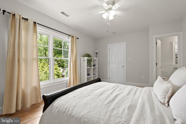 7032 WILSON LN, Bethesda, MD 20817