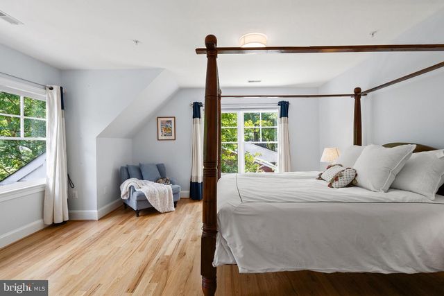 7032 WILSON LN, Bethesda, MD 20817