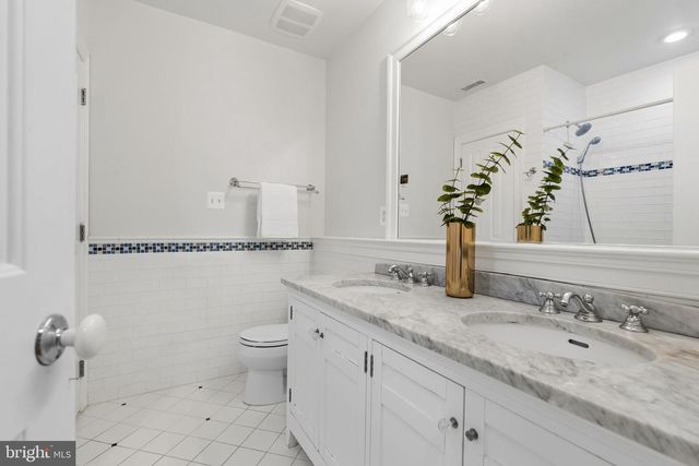 7032 WILSON LN, Bethesda, MD 20817