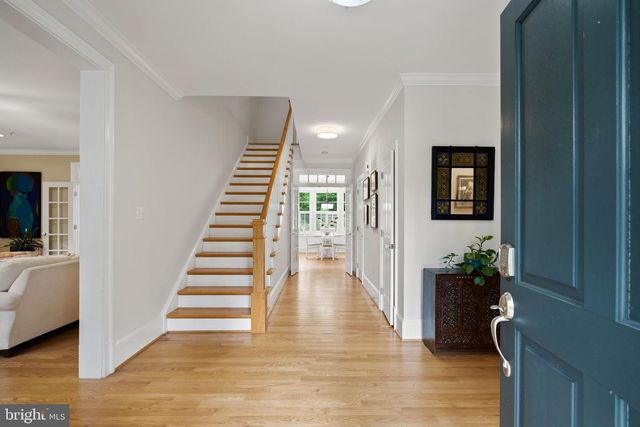 7032 WILSON LN, Bethesda, MD 20817