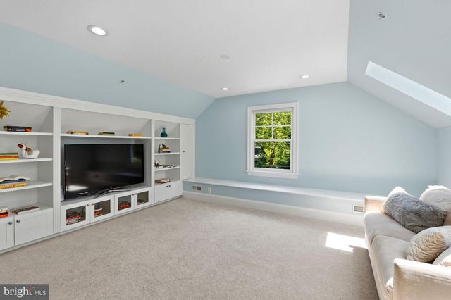 7032 WILSON LN, Bethesda, MD 20817