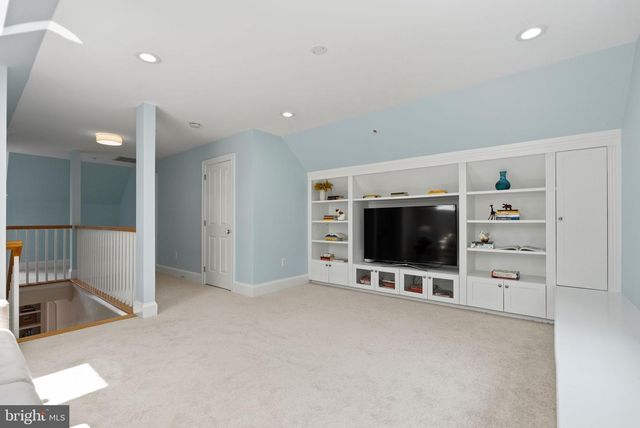 7032 WILSON LN, Bethesda, MD 20817