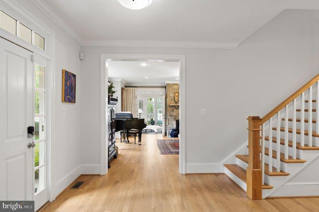 7032 WILSON LN, Bethesda, MD 20817
