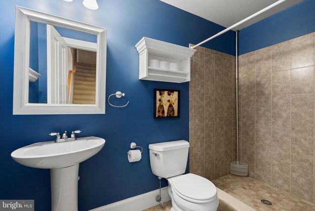 7032 WILSON LN, Bethesda, MD 20817