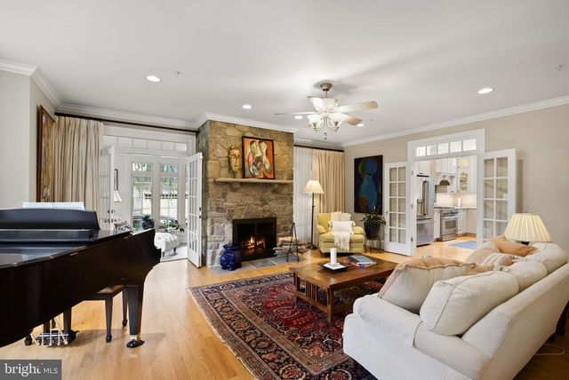7032 WILSON LN, Bethesda, MD 20817