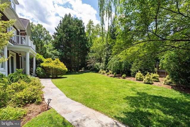7032 WILSON LN, Bethesda, MD 20817