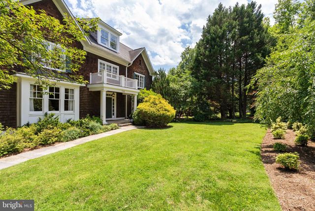 7032 WILSON LN, Bethesda, MD 20817