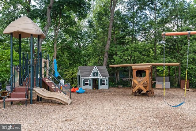 7032 WILSON LN, Bethesda, MD 20817