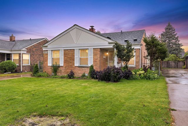 8216 N Caldwell Avenue, Niles, IL 60714