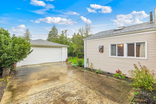 8216 N Caldwell Avenue, Niles, IL 60714