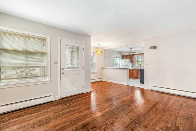 8216 N Caldwell Avenue, Niles, IL 60714