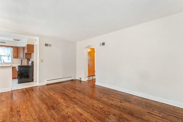 8216 N Caldwell Avenue, Niles, IL 60714