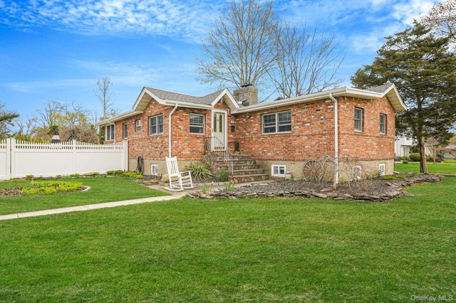 229 4th Street, Saint James, NY 11780