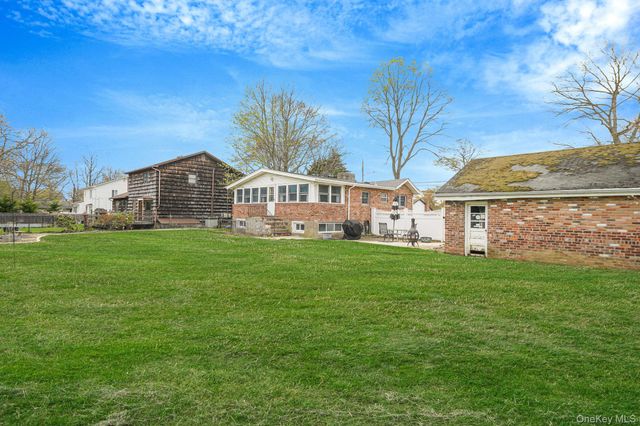 229 4th Street, Saint James, NY 11780