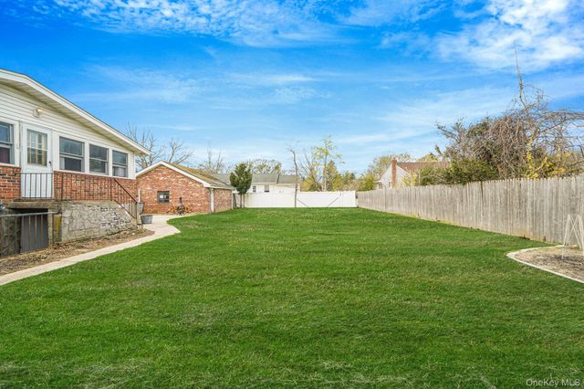 229 4th Street, Saint James, NY 11780