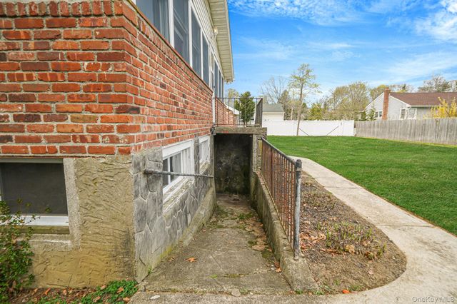 229 4th Street, Saint James, NY 11780