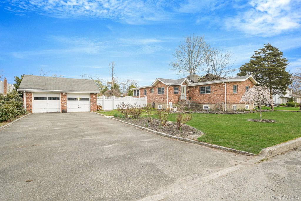 229 4th Street, Saint James, NY 11780