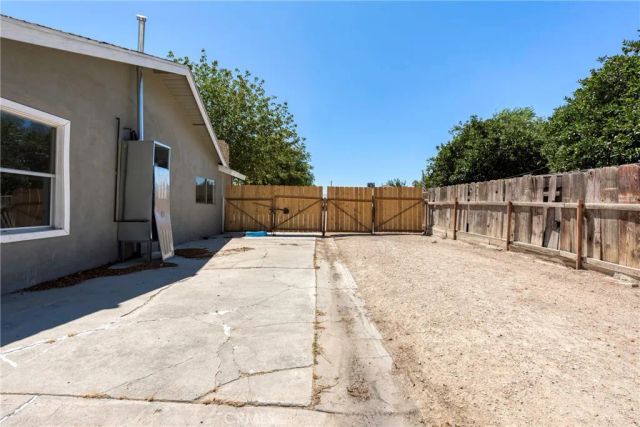 27564 Maple Street, Taft, CA 93268