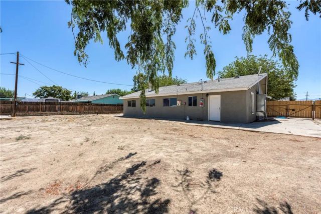 27564 Maple Street, Taft, CA 93268