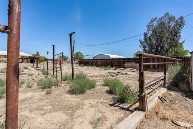 27564 Maple Street, Taft, CA 93268