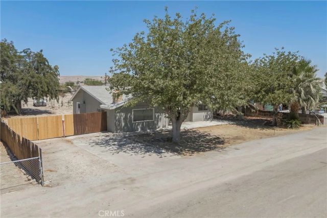 27564 Maple Street, Taft, CA 93268