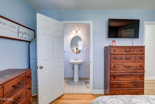 610 Ridgeview Drive, Johnson City, TN 37604