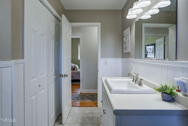 610 Ridgeview Drive, Johnson City, TN 37604