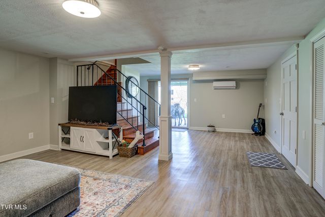 610 Ridgeview Drive, Johnson City, TN 37604