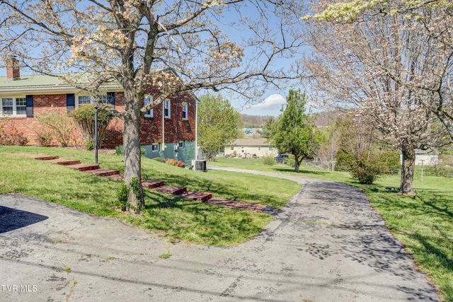 610 Ridgeview Drive, Johnson City, TN 37604
