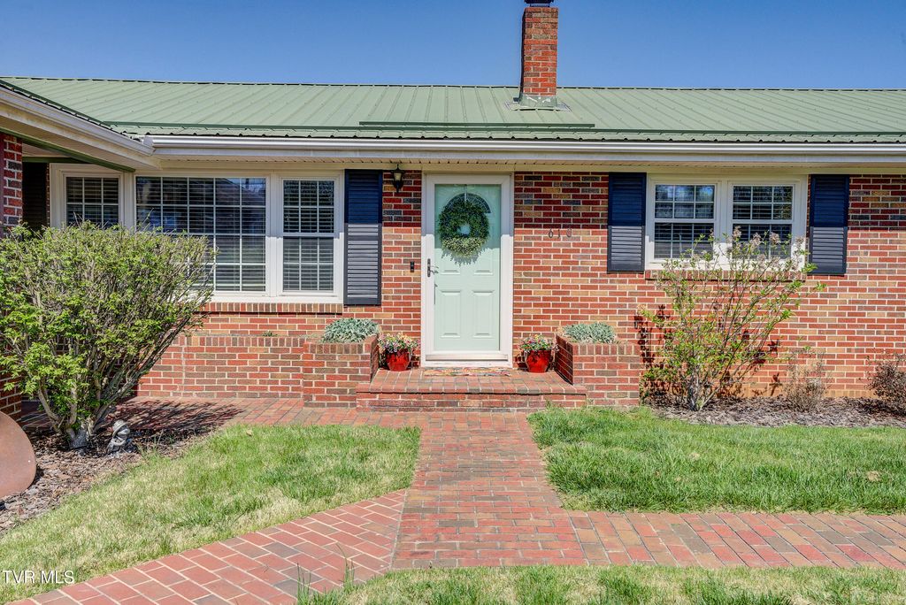 610 Ridgeview Drive, Johnson City, TN 37604