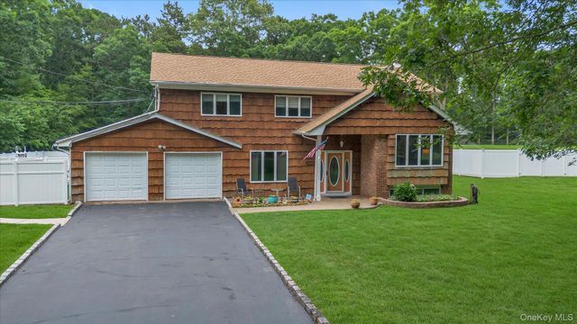 29 Wintergreen Drive, Melville, NY 11747