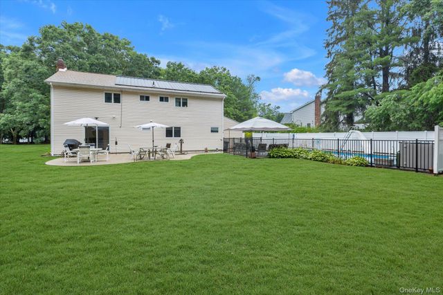 29 Wintergreen Drive, Melville, NY 11747