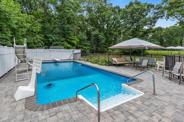 29 Wintergreen Drive, Melville, NY 11747