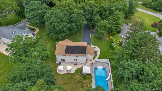 29 Wintergreen Drive, Melville, NY 11747
